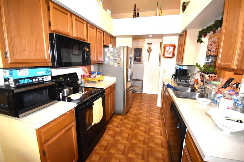 For Sale: $319,900 (3 beds, 2 baths, 1370 Square Feet)