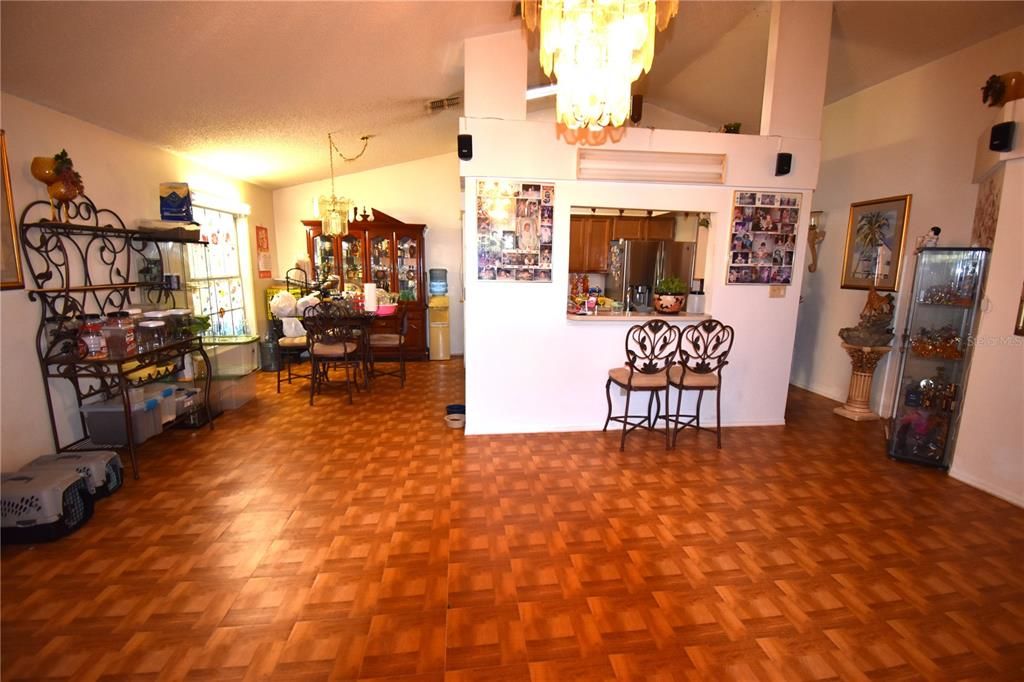 For Sale: $319,900 (3 beds, 2 baths, 1370 Square Feet)