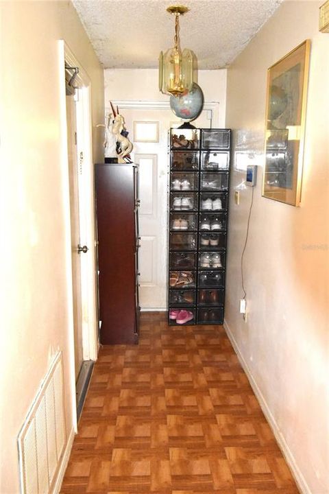 For Sale: $319,900 (3 beds, 2 baths, 1370 Square Feet)