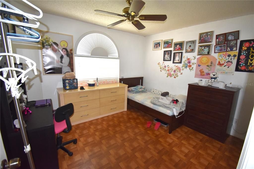 For Sale: $319,900 (3 beds, 2 baths, 1370 Square Feet)