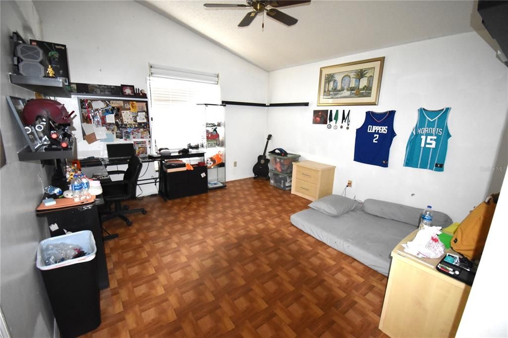 For Sale: $319,900 (3 beds, 2 baths, 1370 Square Feet)