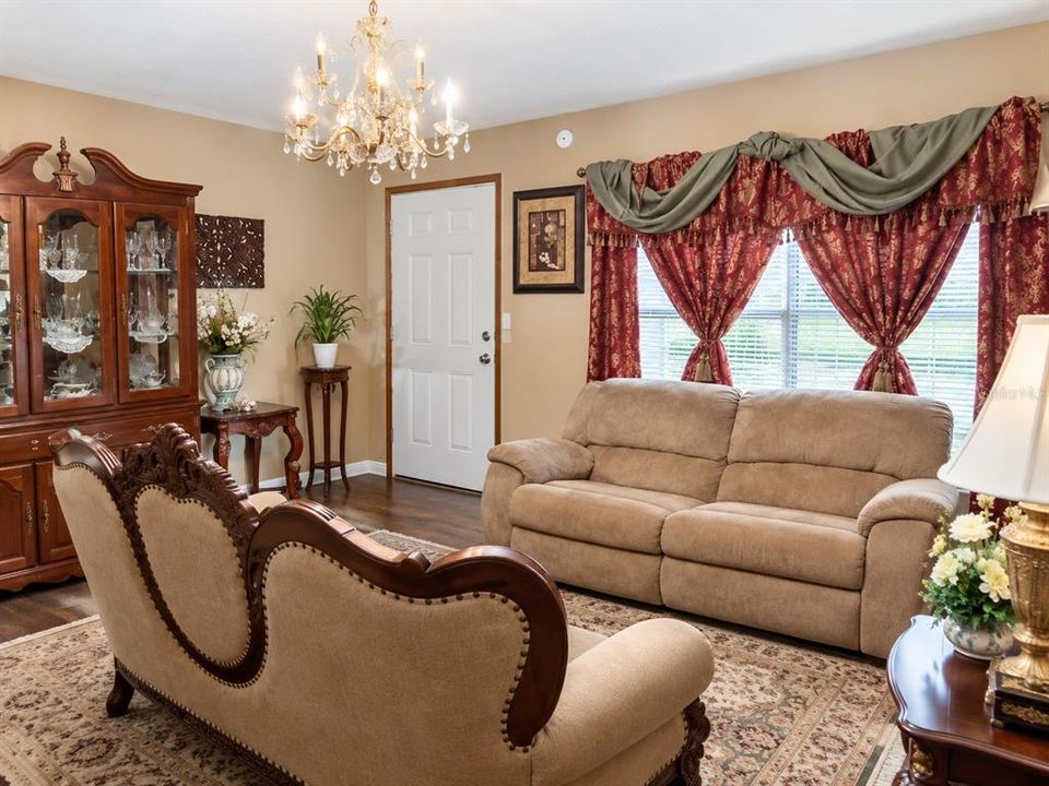 For Sale: $344,999 (4 beds, 2 baths, 1590 Square Feet)