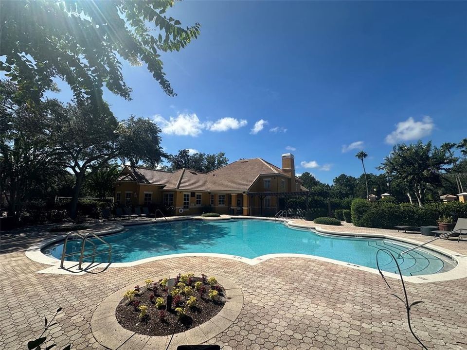 For Sale: $219,900 (2 beds, 2 baths, 1076 Square Feet)