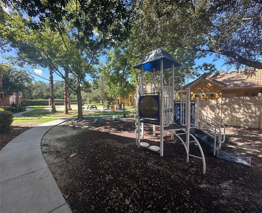 For Sale: $219,900 (2 beds, 2 baths, 1076 Square Feet)