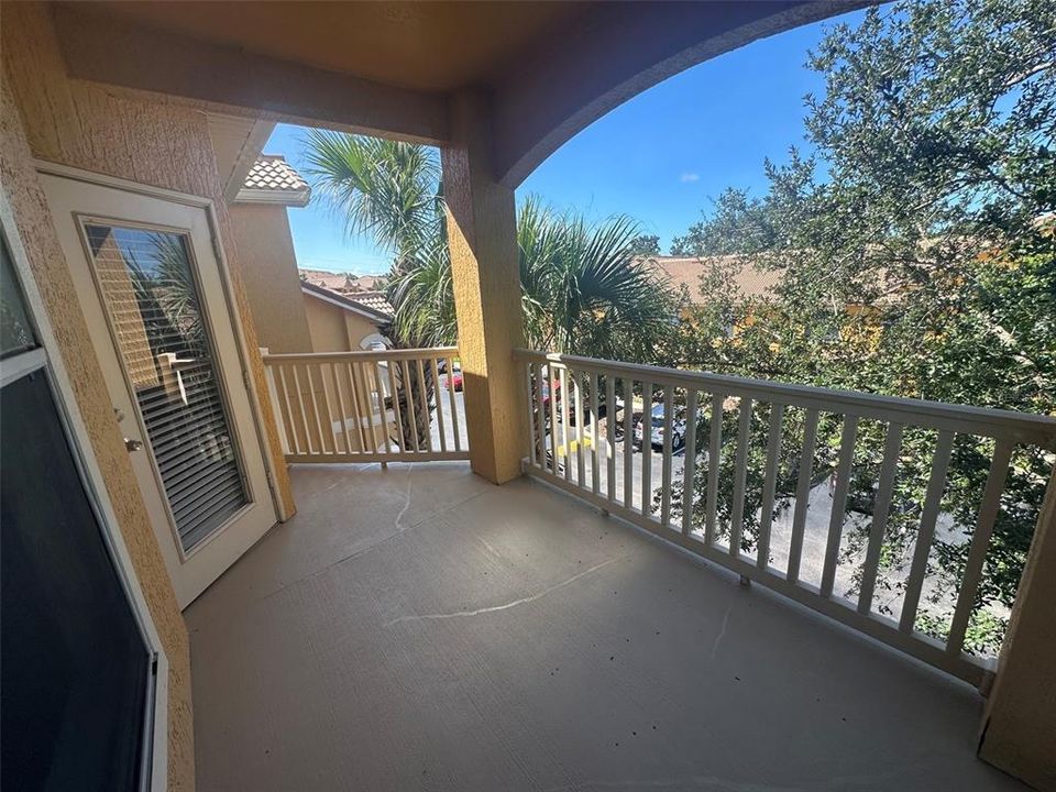 For Sale: $219,900 (2 beds, 2 baths, 1076 Square Feet)