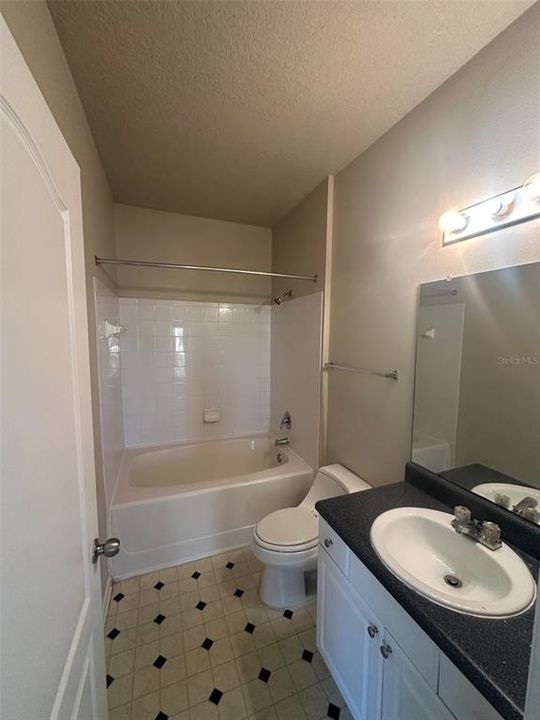 For Sale: $219,900 (2 beds, 2 baths, 1076 Square Feet)