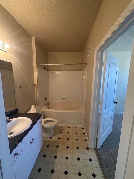 For Sale: $219,900 (2 beds, 2 baths, 1076 Square Feet)