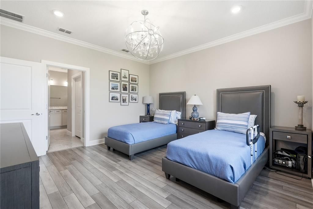For Sale: $440,000 (2 beds, 2 baths, 1640 Square Feet)