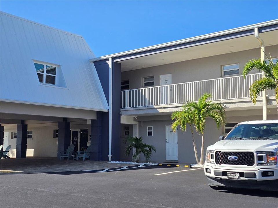 For Sale: $489,900 (1 beds, 1 baths, 528 Square Feet)
