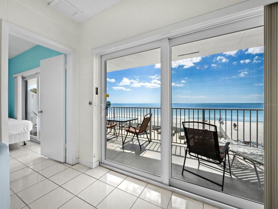 For Sale: $489,900 (1 beds, 1 baths, 528 Square Feet)