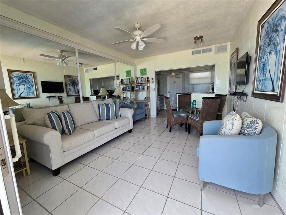 For Sale: $489,900 (1 beds, 1 baths, 528 Square Feet)