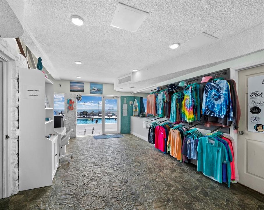 For Sale: $489,900 (1 beds, 1 baths, 528 Square Feet)