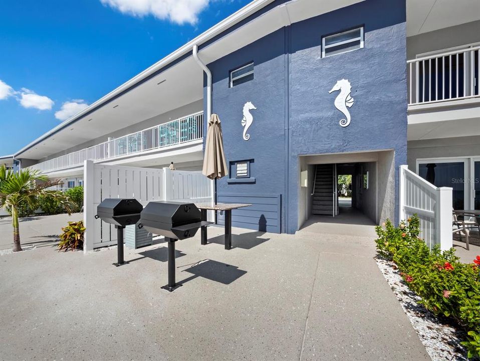 For Sale: $489,900 (1 beds, 1 baths, 528 Square Feet)