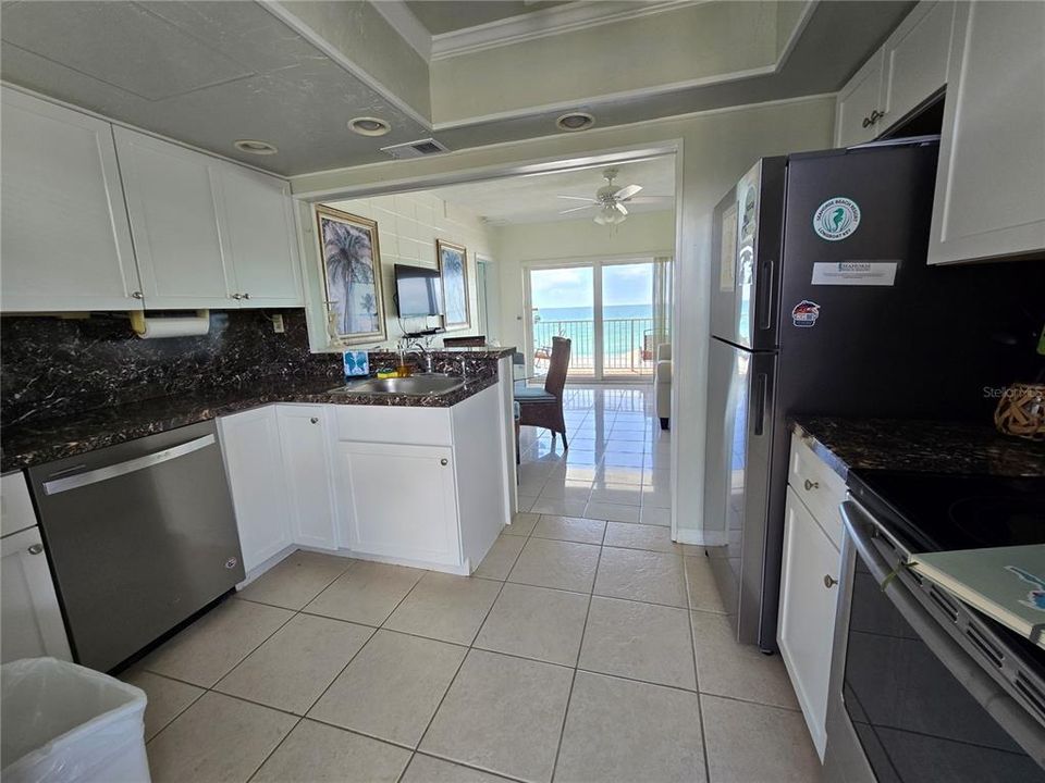 For Sale: $489,900 (1 beds, 1 baths, 528 Square Feet)