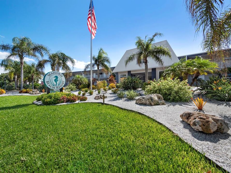 For Sale: $489,900 (1 beds, 1 baths, 528 Square Feet)