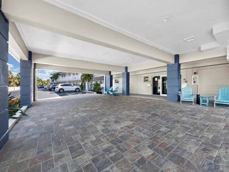 For Sale: $489,900 (1 beds, 1 baths, 528 Square Feet)