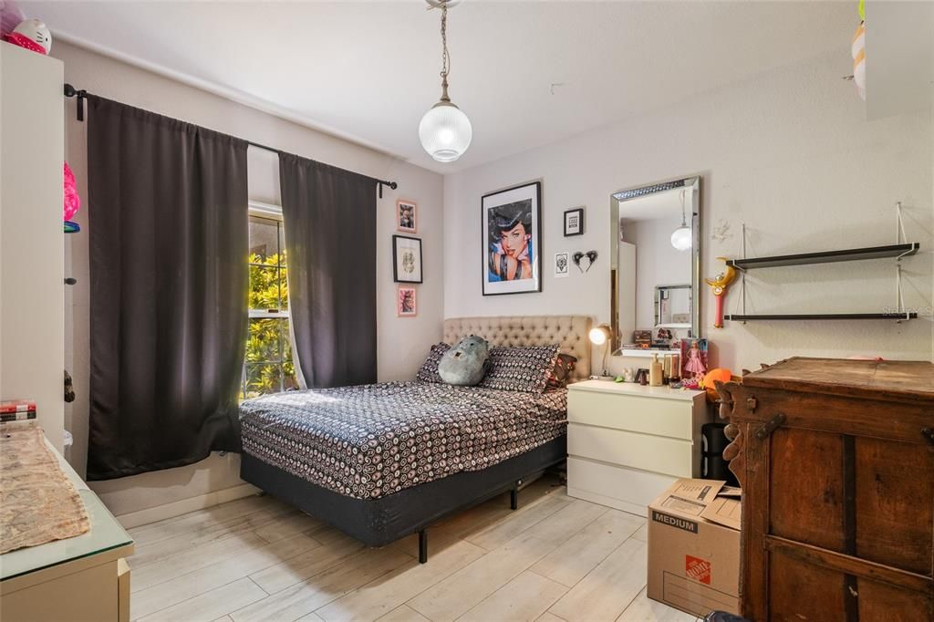 For Sale: $135,000 (1 beds, 1 baths, 782 Square Feet)