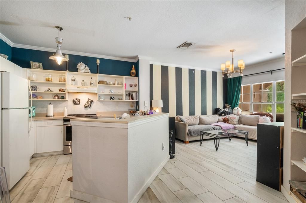 For Sale: $135,000 (1 beds, 1 baths, 782 Square Feet)