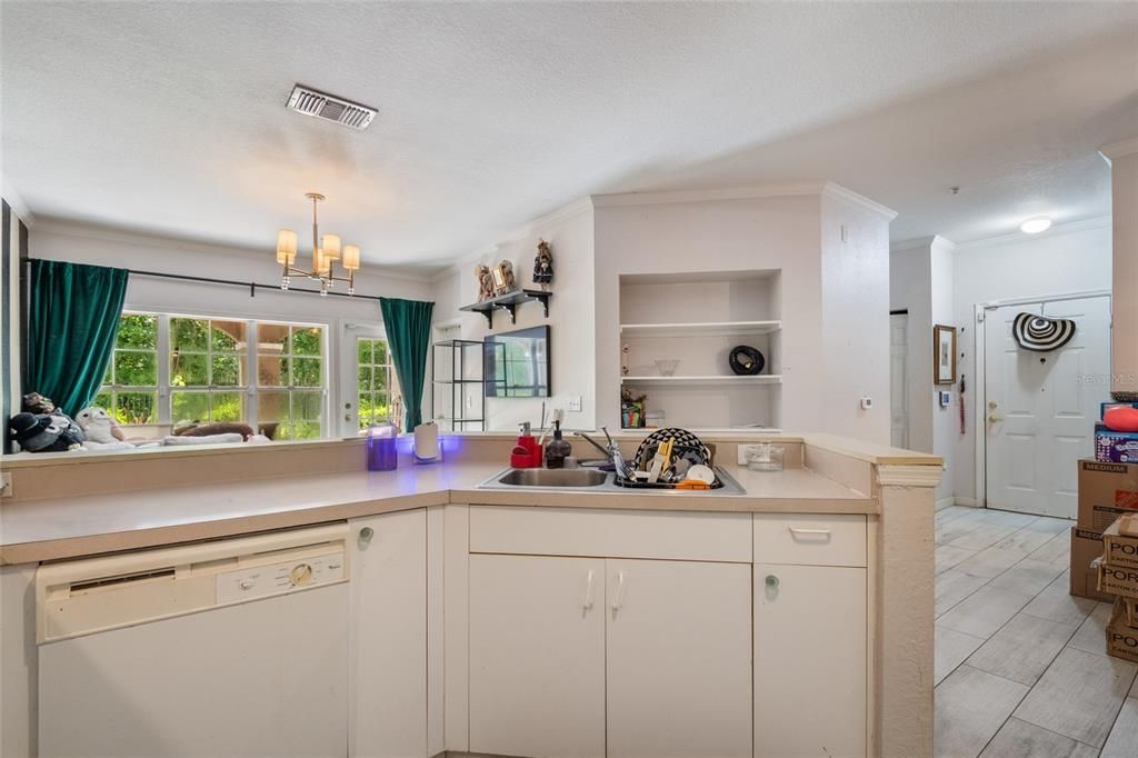 For Sale: $135,000 (1 beds, 1 baths, 782 Square Feet)