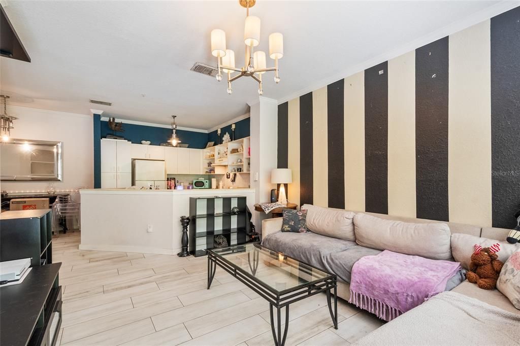 For Sale: $135,000 (1 beds, 1 baths, 782 Square Feet)