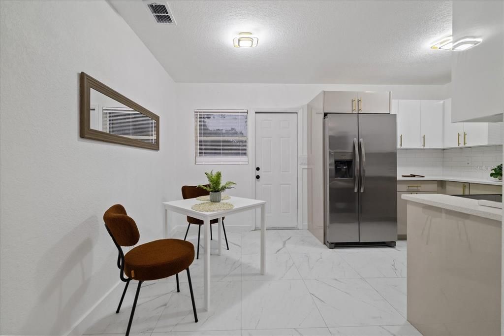 На продажу: $337,900 (3 спален, 2 ванн, 1060 Квадратных фут)