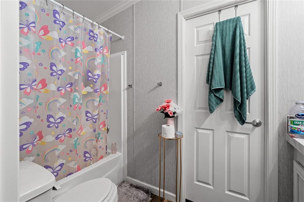 For Sale: $345,000 (5 beds, 3 baths, 2190 Square Feet)