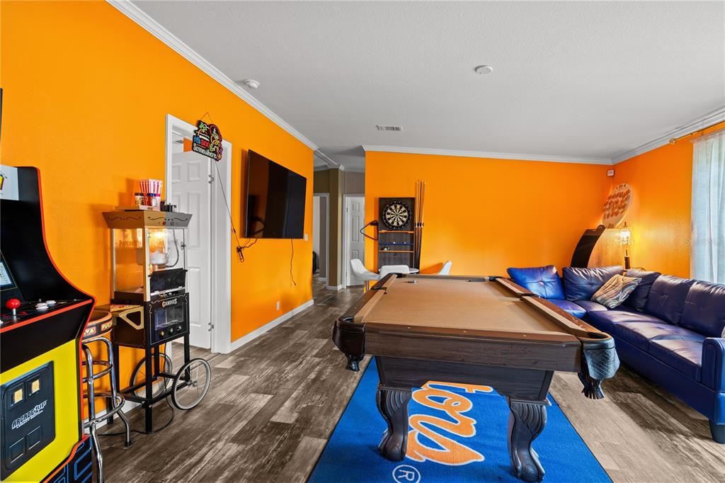 For Sale: $345,000 (5 beds, 3 baths, 2190 Square Feet)