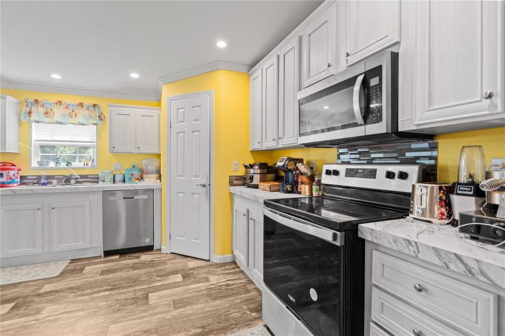 For Sale: $345,000 (5 beds, 3 baths, 2190 Square Feet)