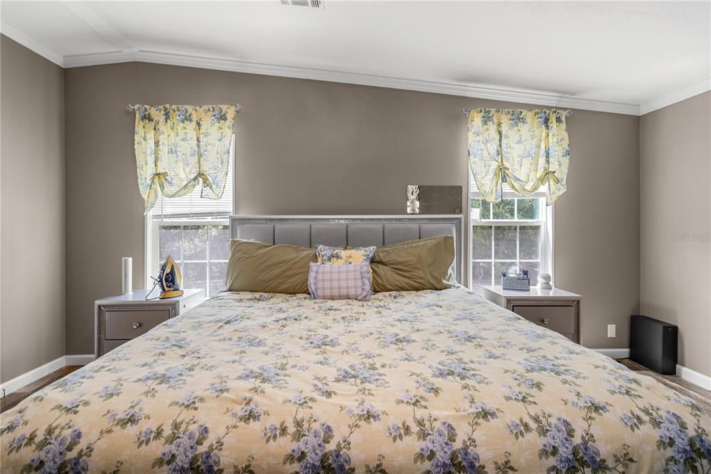For Sale: $345,000 (5 beds, 3 baths, 2190 Square Feet)