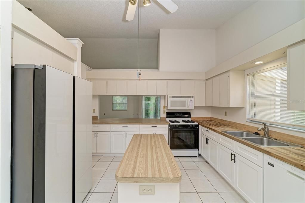 В аренду: $1,850 (2 спален, 2 ванн, 1197 Квадратных фут)