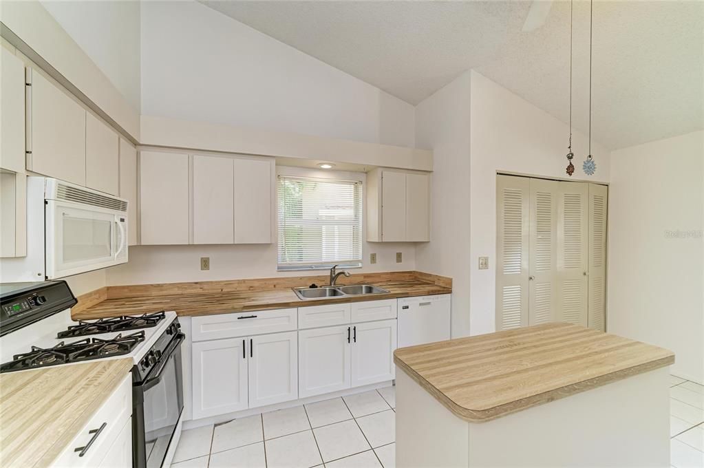 В аренду: $1,850 (2 спален, 2 ванн, 1197 Квадратных фут)