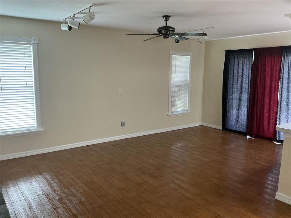 For Rent: $1,600 (3 beds, 2 baths, 1579 Square Feet)