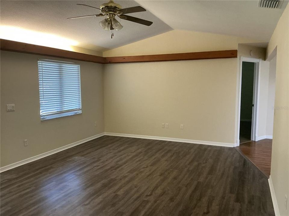 For Rent: $1,600 (3 beds, 2 baths, 1579 Square Feet)