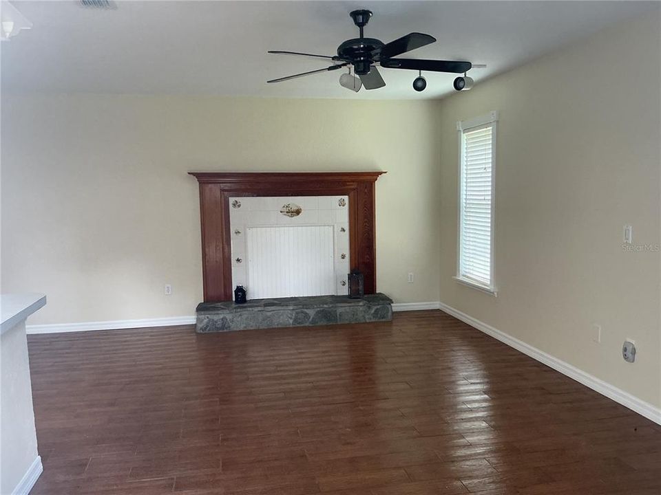 For Rent: $1,600 (3 beds, 2 baths, 1579 Square Feet)