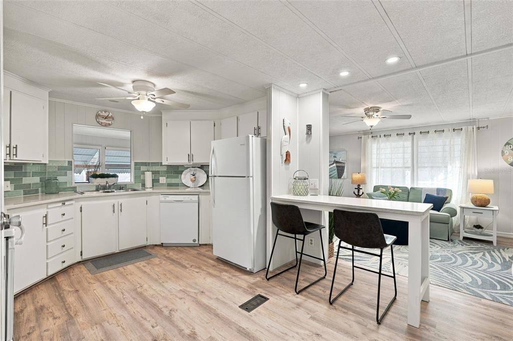 For Sale: $199,000 (2 beds, 2 baths, 1343 Square Feet)