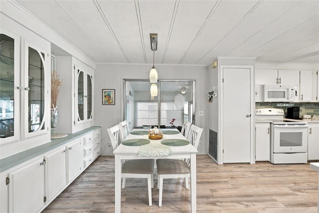 For Sale: $199,000 (2 beds, 2 baths, 1343 Square Feet)