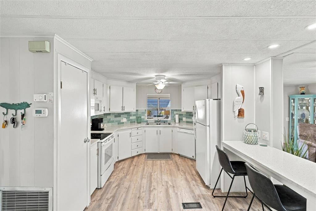 For Sale: $199,000 (2 beds, 2 baths, 1343 Square Feet)
