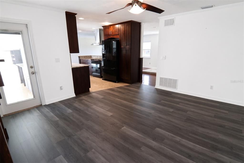 En Venta: $485,000 (4 camas, 2 baños, 2092 Pies cuadrados)