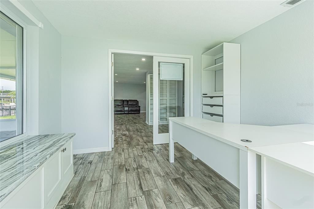 For Sale: $474,900 (3 beds, 2 baths, 1900 Square Feet)