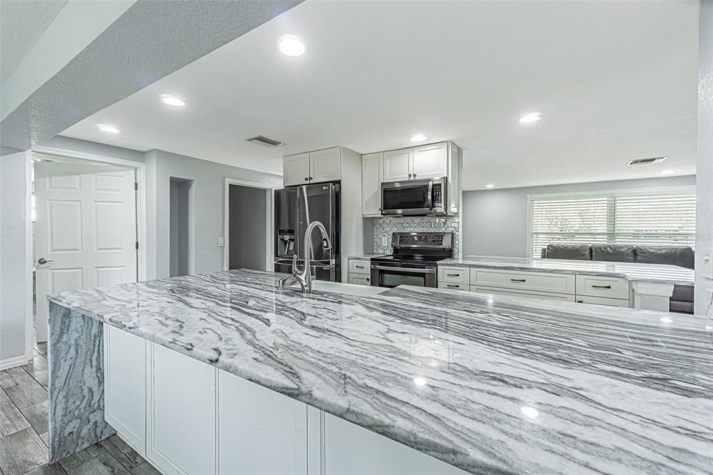 For Sale: $474,900 (3 beds, 2 baths, 1900 Square Feet)