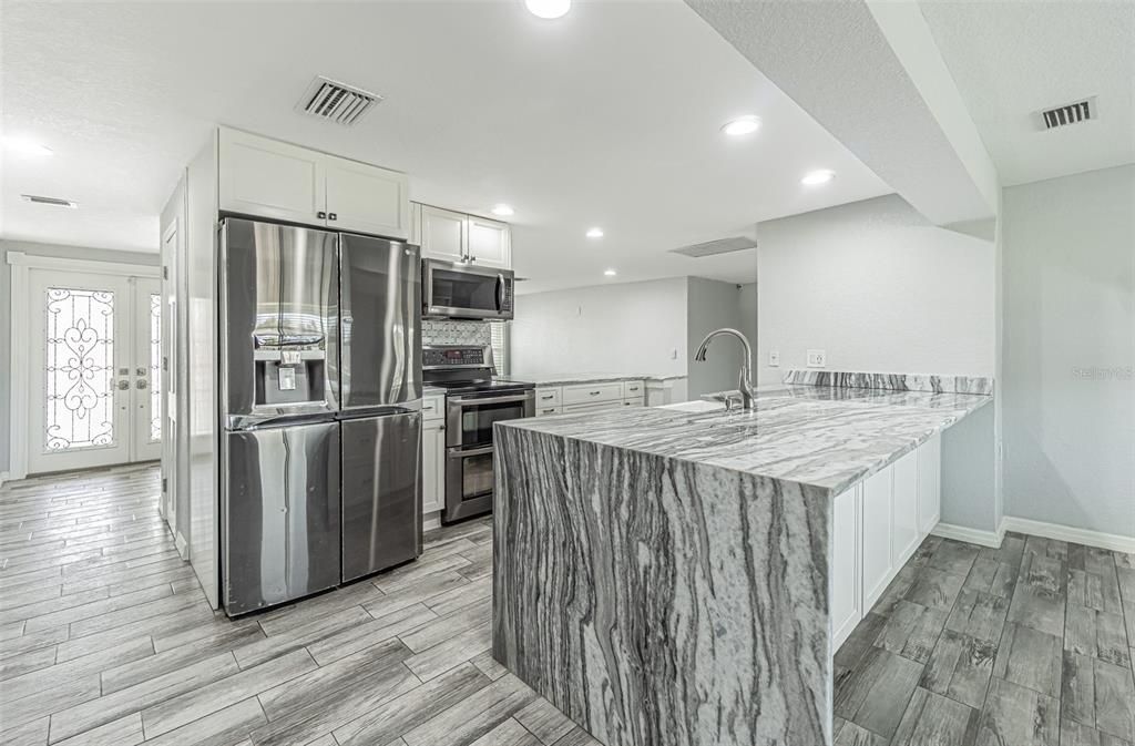 For Sale: $474,900 (3 beds, 2 baths, 1900 Square Feet)