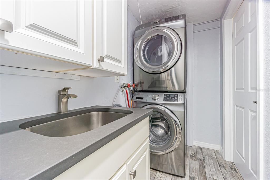 For Sale: $474,900 (3 beds, 2 baths, 1900 Square Feet)