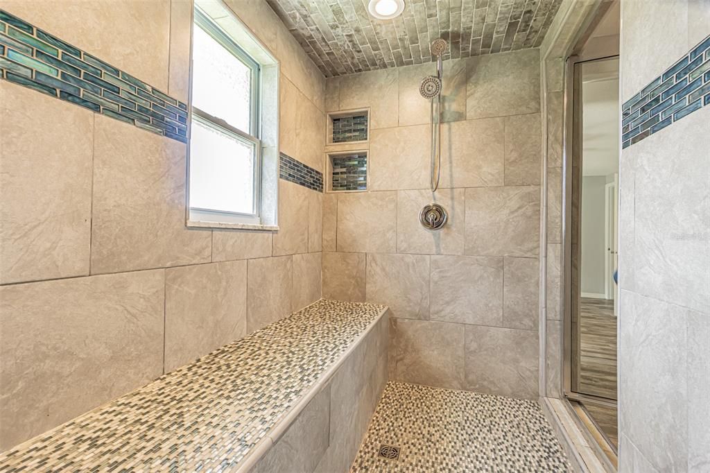 For Sale: $474,900 (3 beds, 2 baths, 1900 Square Feet)