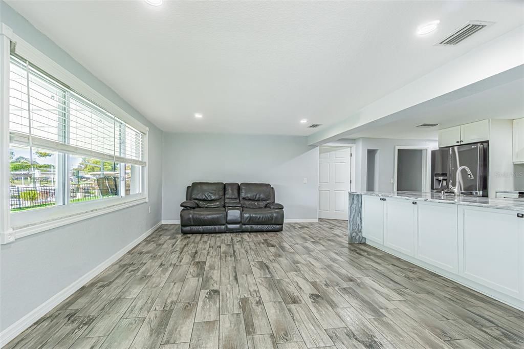 For Sale: $474,900 (3 beds, 2 baths, 1900 Square Feet)