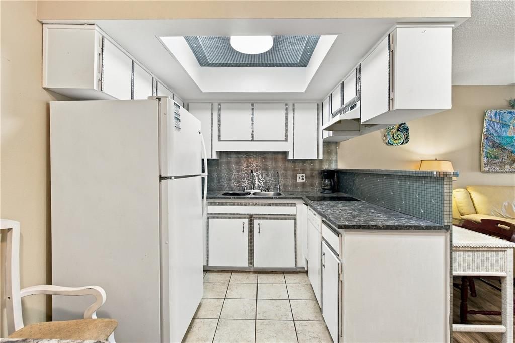 For Sale: $115,000 (2 beds, 1 baths, 825 Square Feet)