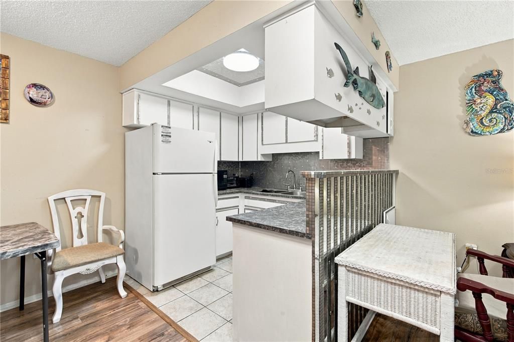 For Sale: $115,000 (2 beds, 1 baths, 825 Square Feet)