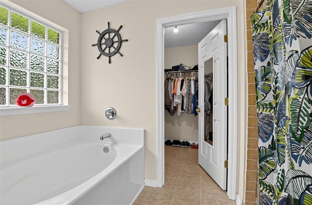 For Sale: $369,900 (4 beds, 2 baths, 2325 Square Feet)