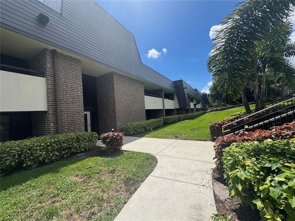 For Rent: $2,500 (1 beds, 1 baths, 530 Square Feet)