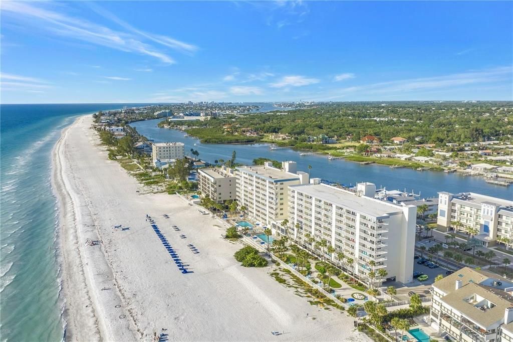 For Sale: $1,299,000 (3 beds, 2 baths, 1060 Square Feet)