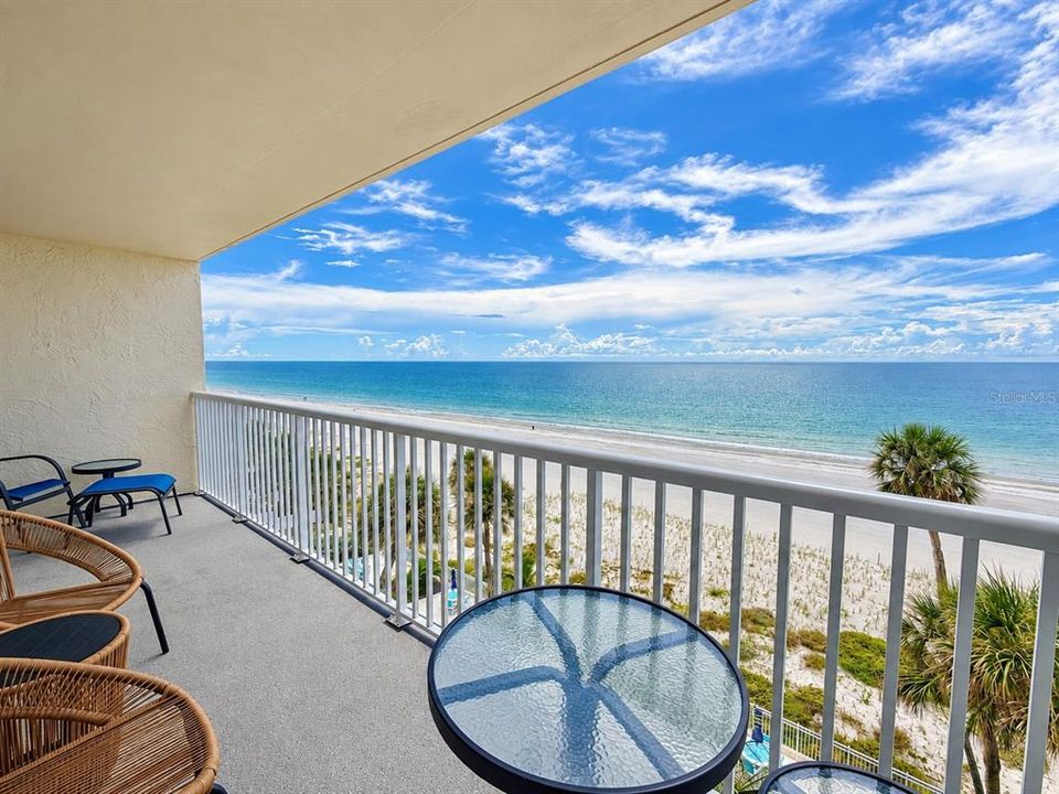 For Sale: $1,299,000 (3 beds, 2 baths, 1060 Square Feet)